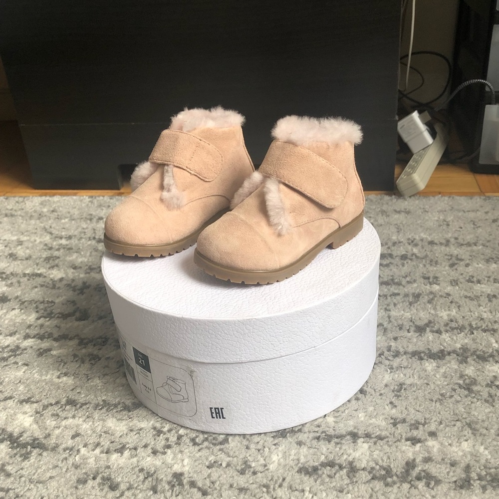 Age of innocence baby girl booties